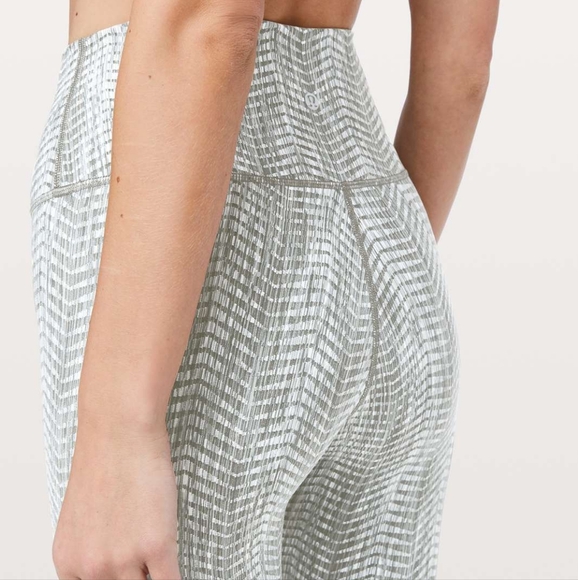 Lululemon High Rise Wunder Under 25" - Picture 3 of 8